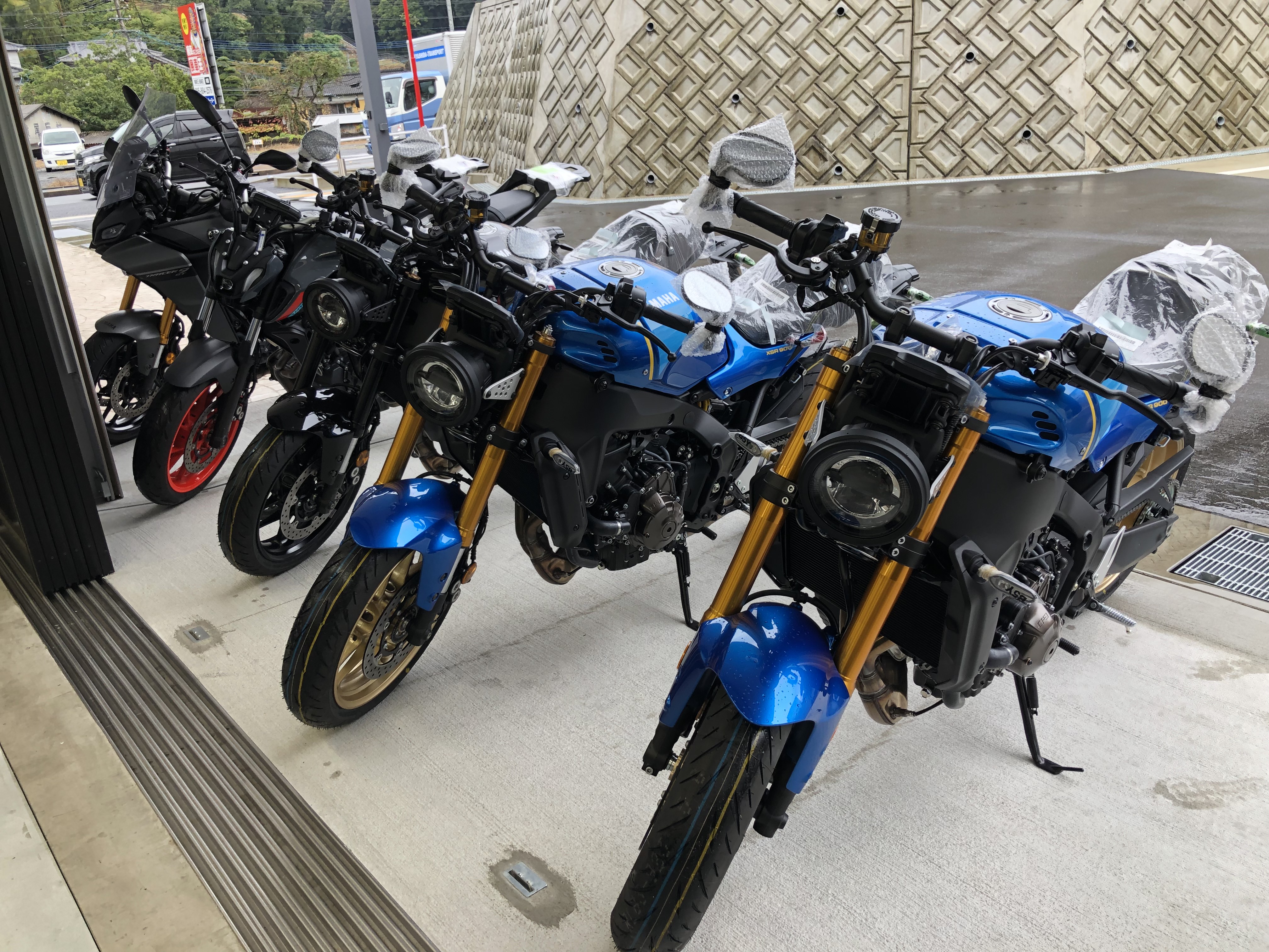 [ 値下げ ] XSR900 22年 外装パーツ　ブルーメタリック　[ 中古 ] ヤマハ XSR900 2022年モデル クイックシフター標準装備
